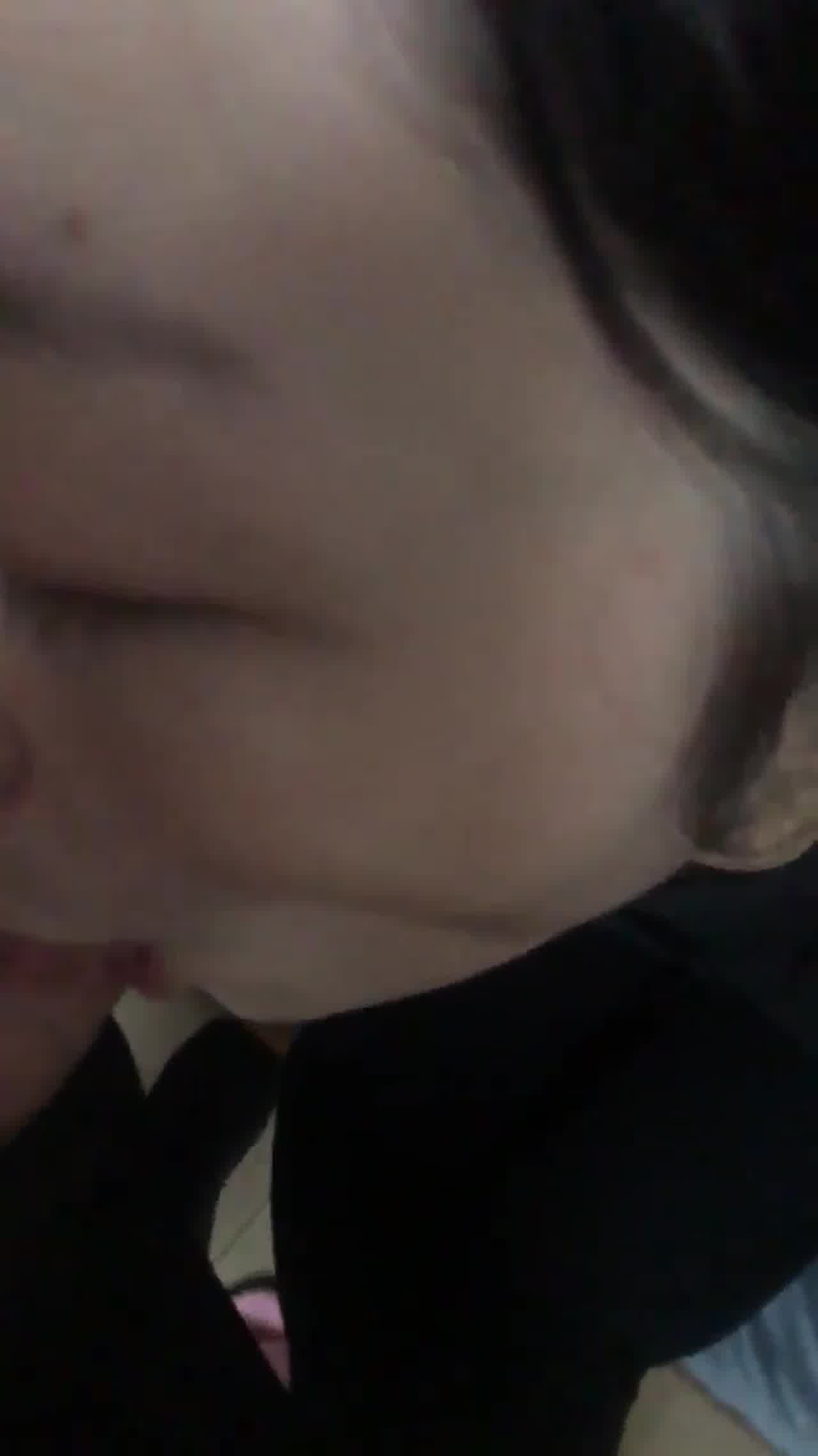  同事小姐姐闻到鸡巴味儿就忍不住想吃 的剧照7