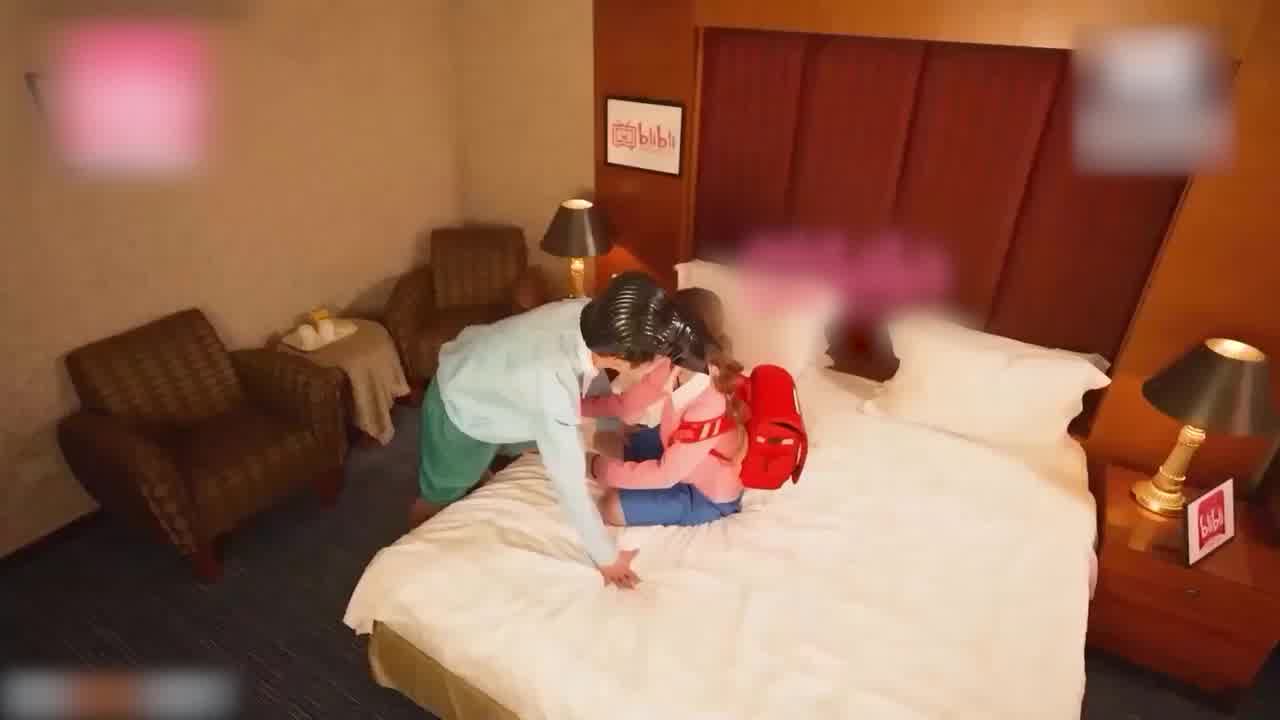  麻豆 淫荡静香的偷腥体验 的剧照6