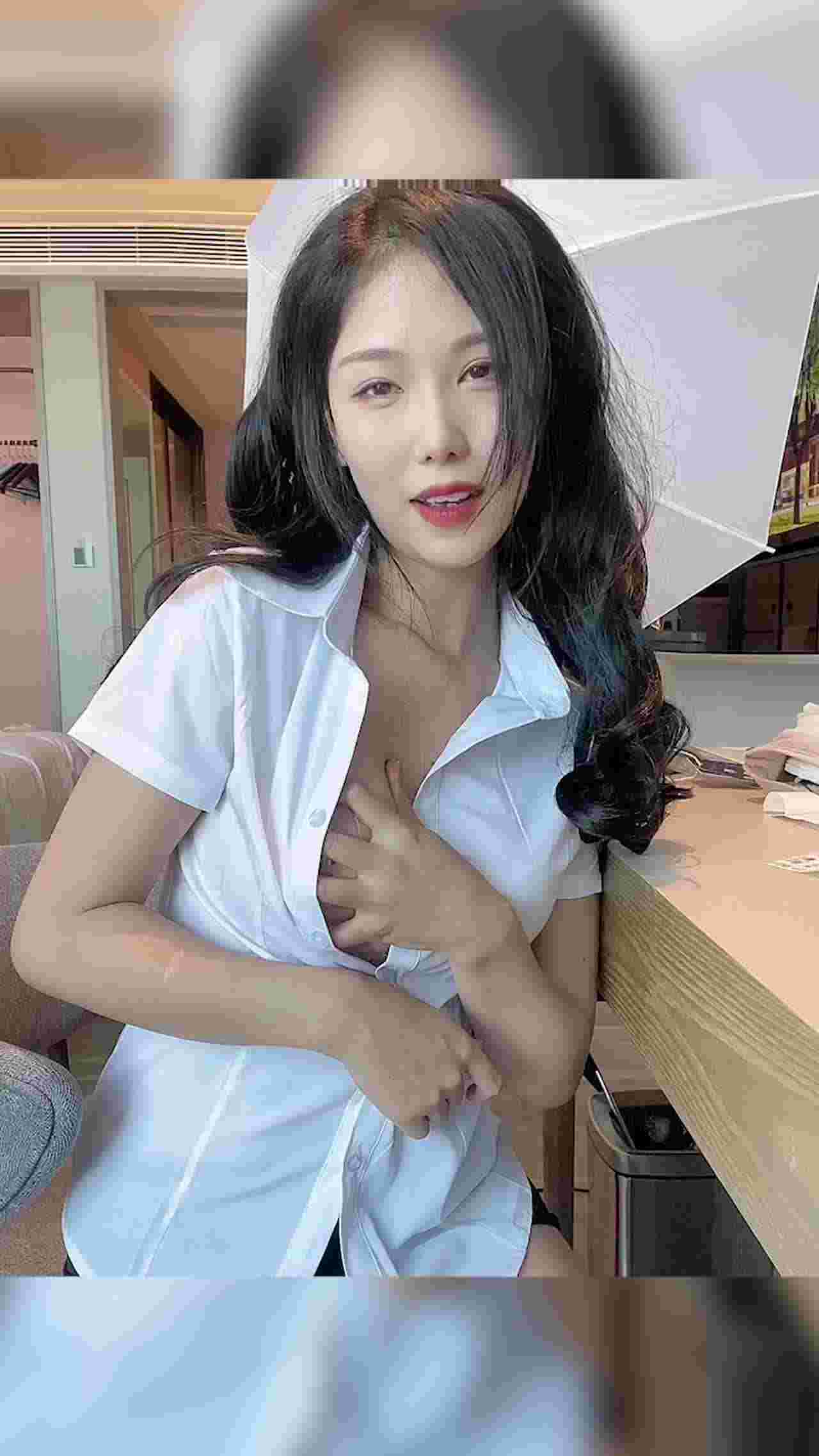  少妇诱惑真的骚！ 看的我鸡巴好痒！ 的剧照10