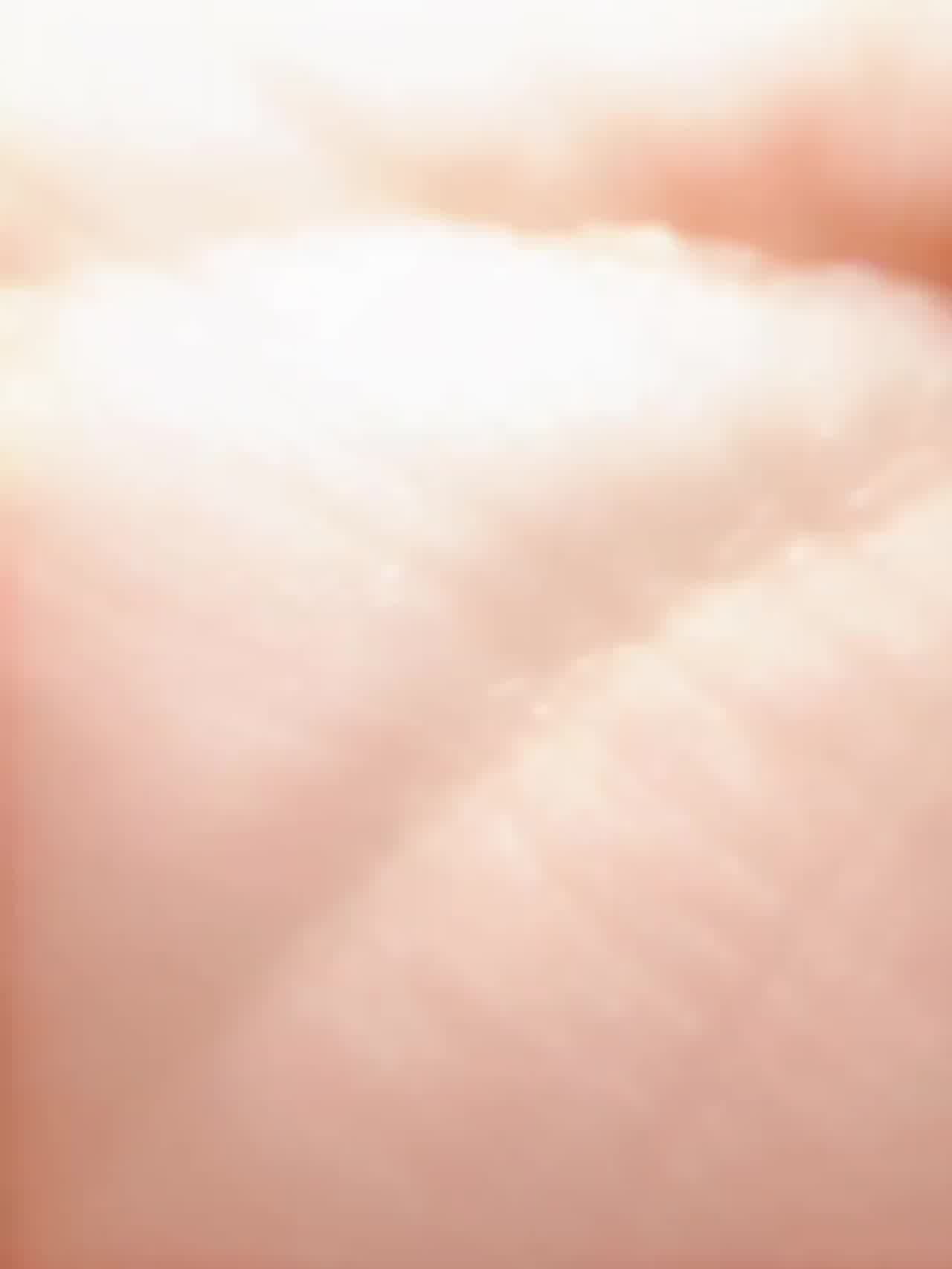  【姐弟乱伦车震】外面还有人呢，就直接干起来了，差点就内射拔慢了，姐姐想用嘴巴接精液结果已经射完了！ 的剧照7