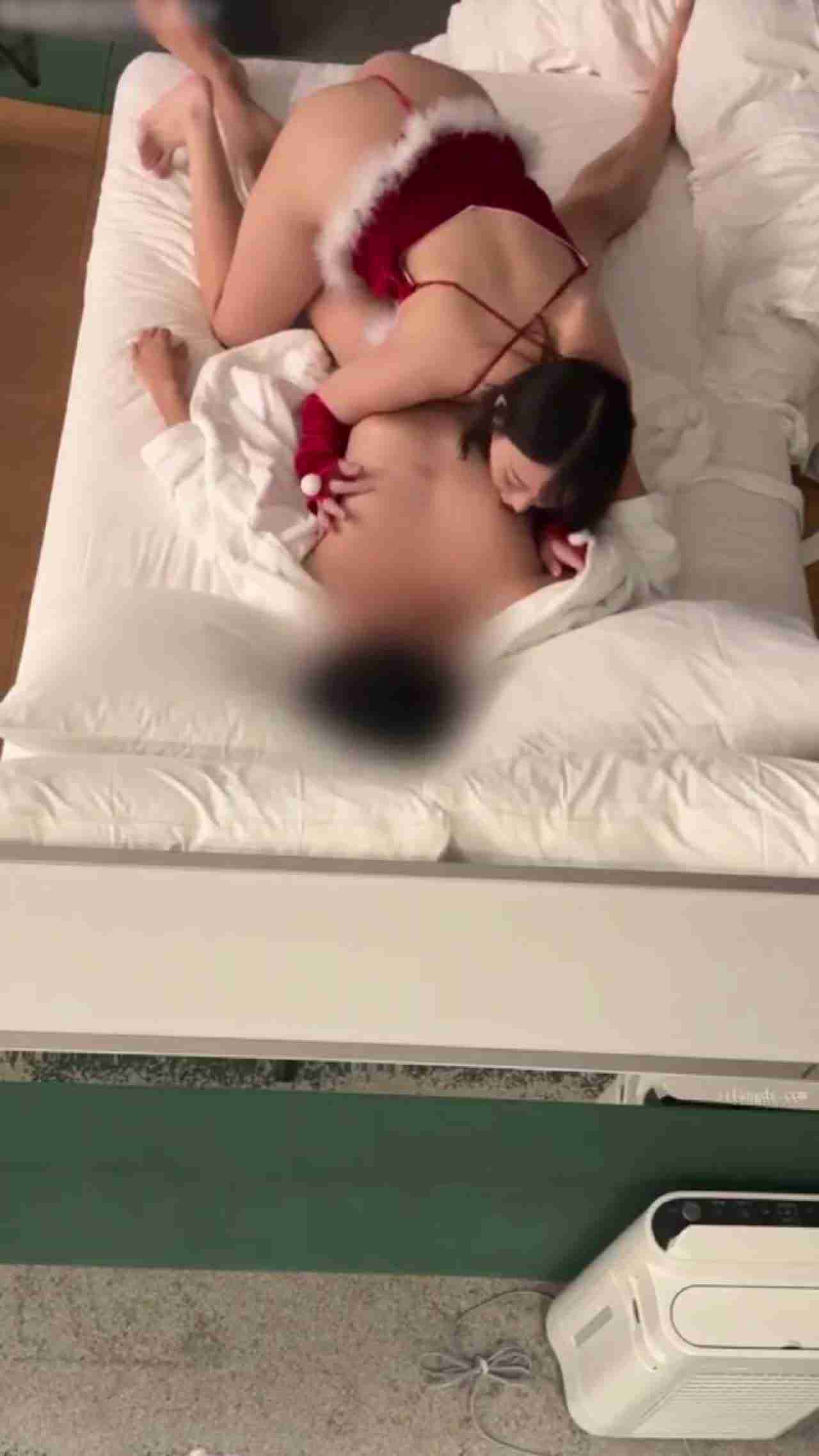  偷拍楼下大奶正妹约炮之旅 的剧照4