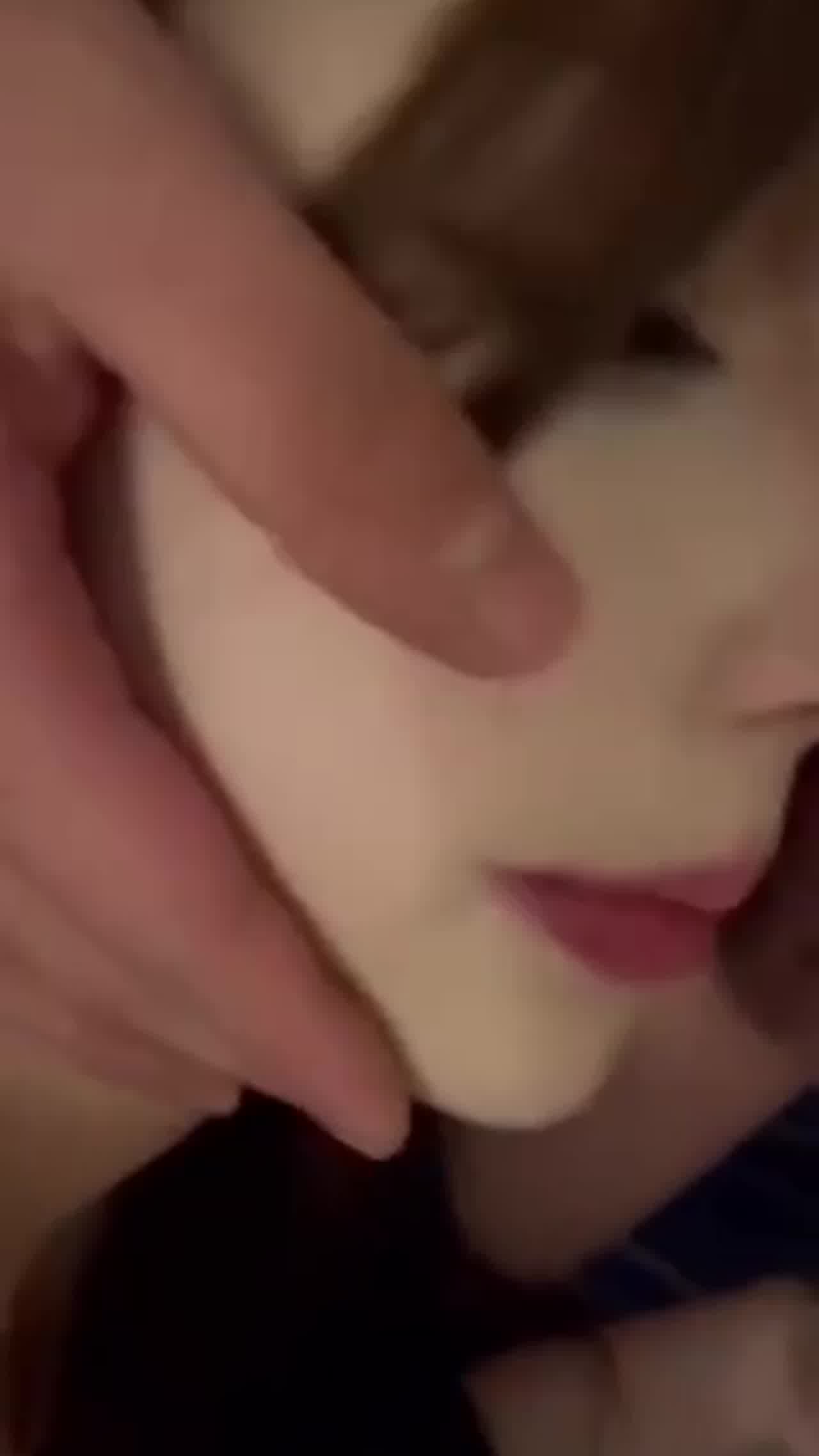  短发白嫩小姐姐 长得越正私下越骚 的剧照9