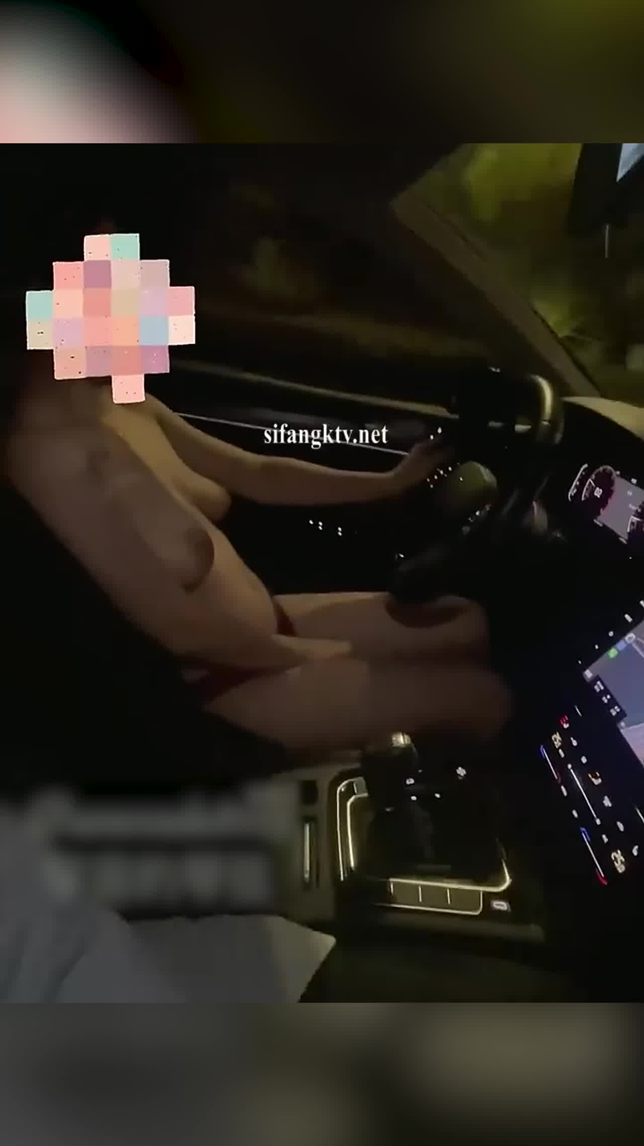  这个贱女人要跟我车震 裸体诱惑我 的剧照9