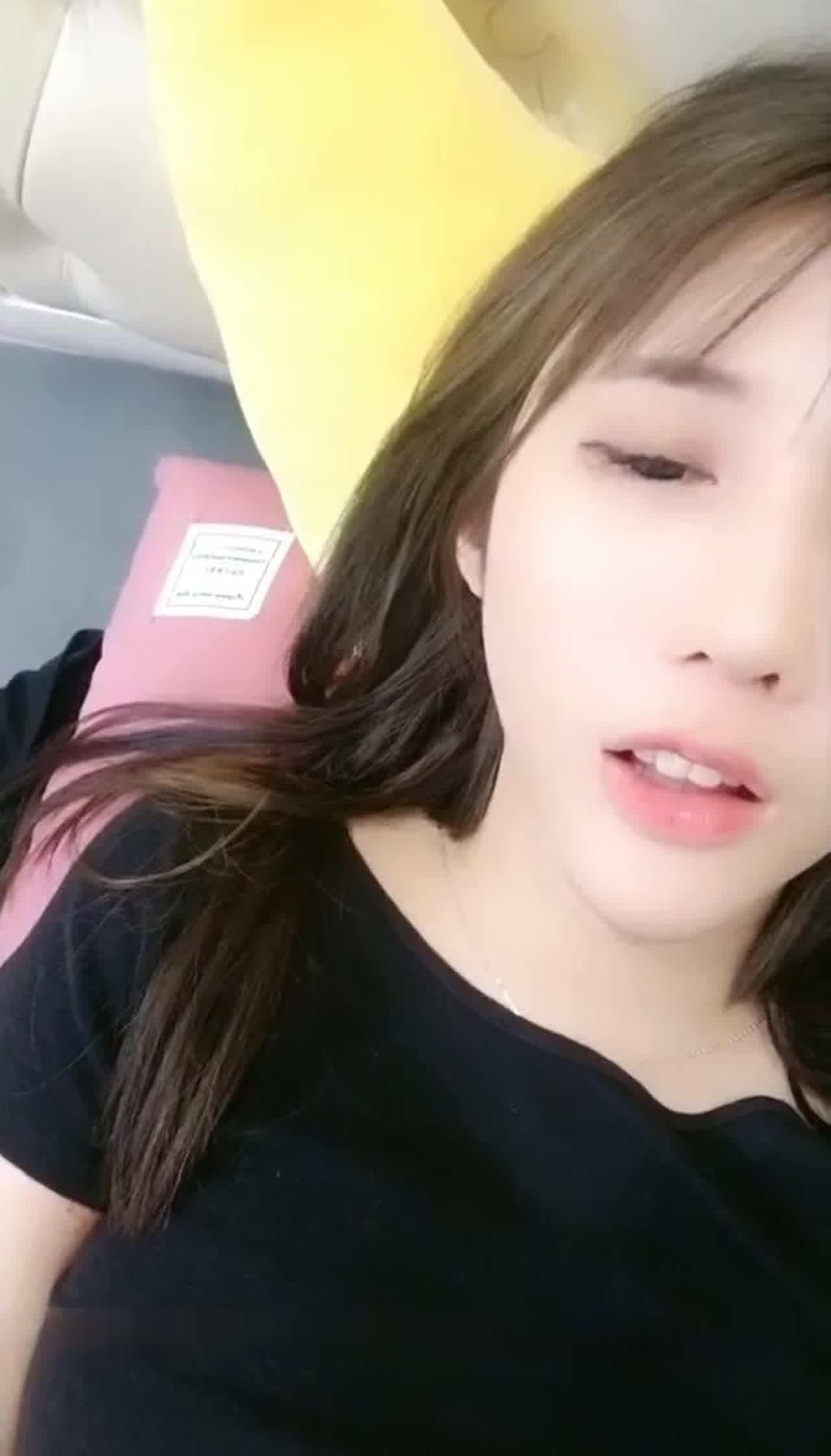  极品美女直播潮吹喷水独孤求干 的剧照1