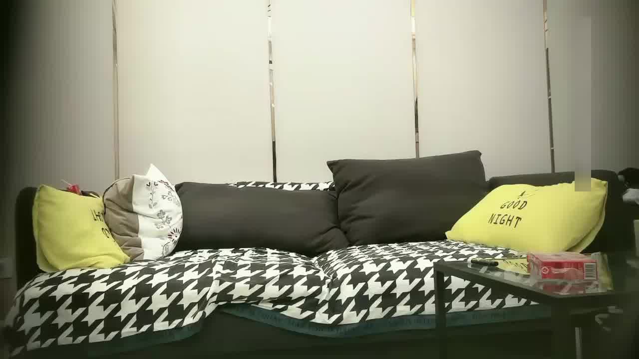  【直播间呼声太高了，还让玩这个极品小萝莉】小穴真的嫩，上次给好评，成功应聘外围圈，这次操逼给我打八折 的剧照2