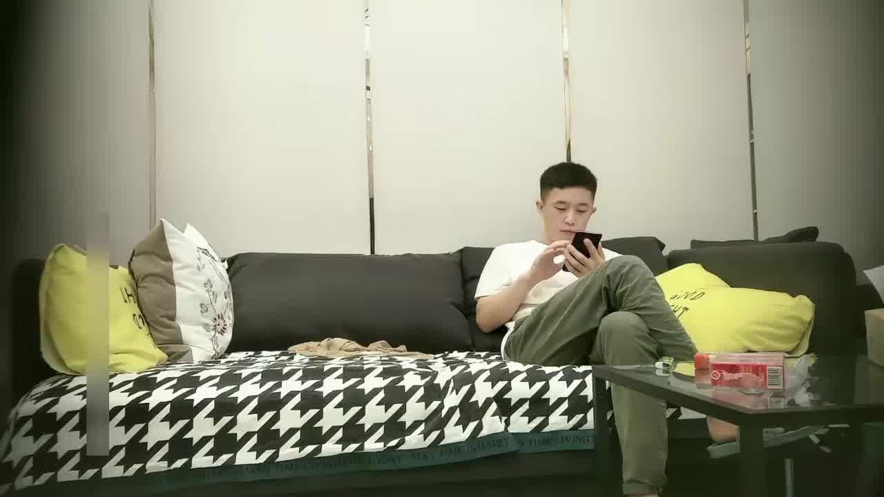  【直播间呼声太高了，还让玩这个极品小萝莉】小穴真的嫩，上次给好评，成功应聘外围圈，这次操逼给我打八折 的剧照3