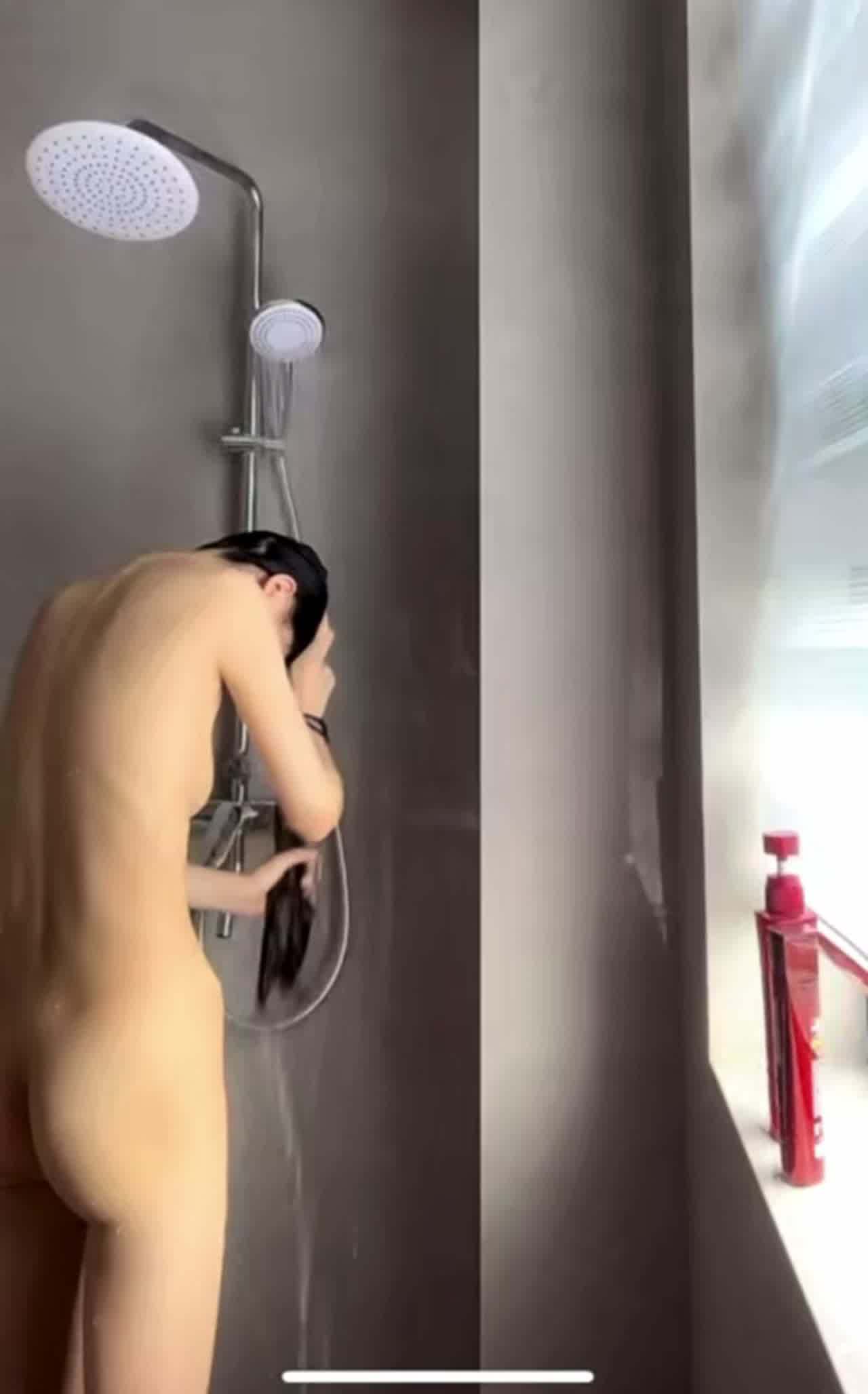  身材完美的纤细大学生 的剧照2